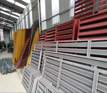 通風(fēng)百葉窗生產(chǎn)車(chē)間